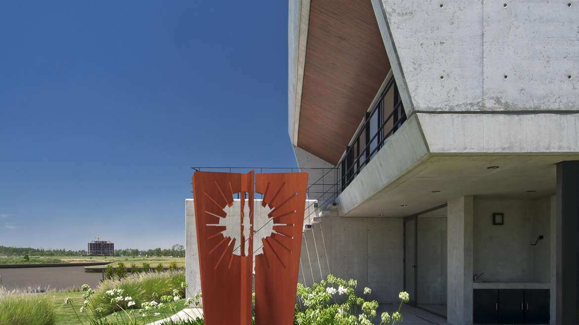 RAY kültéri szobor