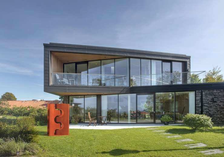 JOINED HANDS kültéri szobor