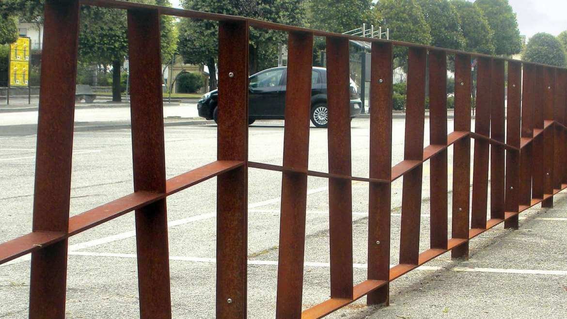 Utcai terelőelemek / korlátok