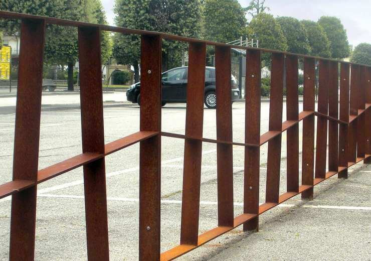 Utcai terelőelemek / korlátok