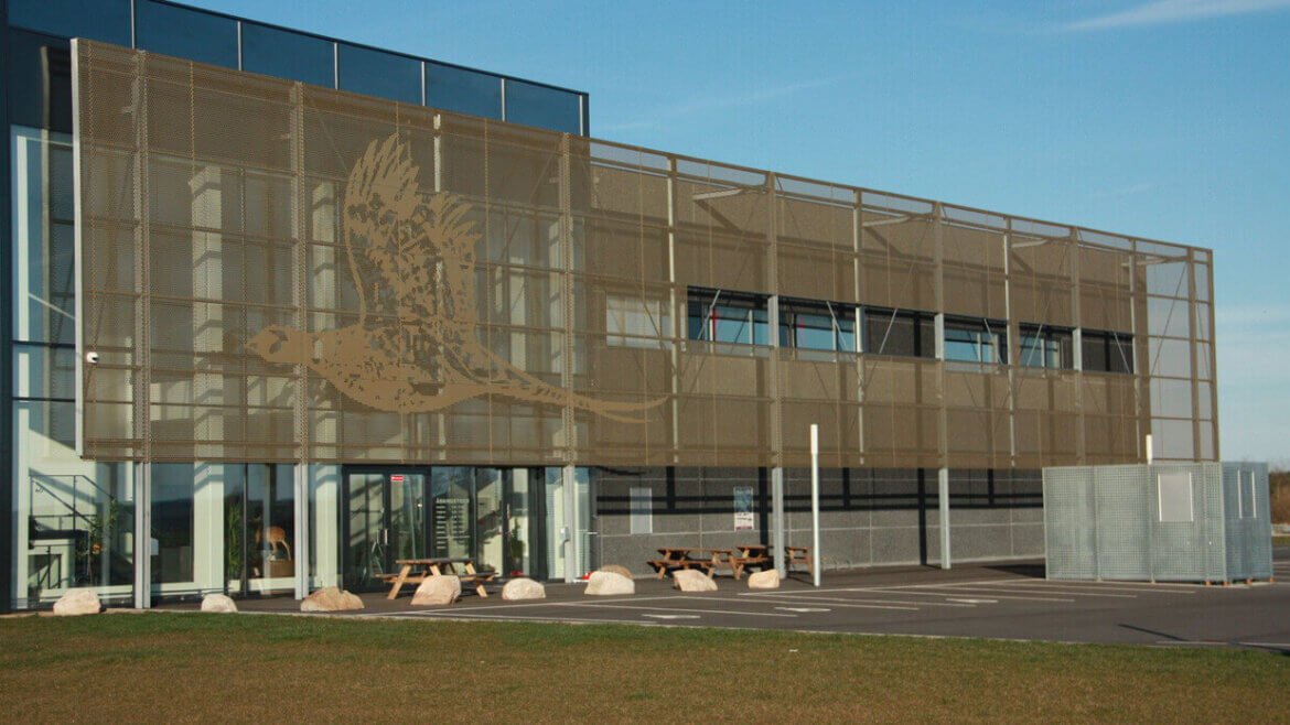 Lélegzetelállító képek perforált Corten acélból – homlokzatra tervezve