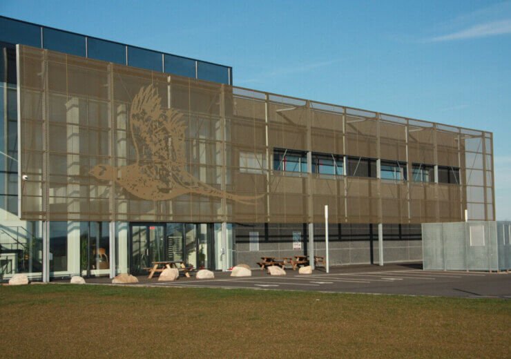 Lélegzetelállító képek perforált Corten acélból – homlokzatra tervezve